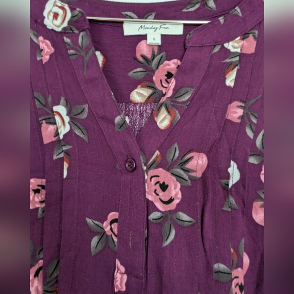 Monday Fun Women's Floral Purple Blouse Size Small - Picture 8 of 9